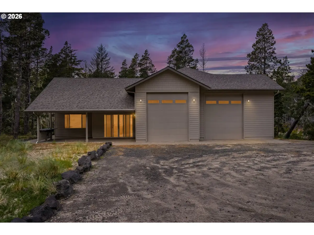 747 Pacific Dunes Dr, North Bend, OR 97459 - #1