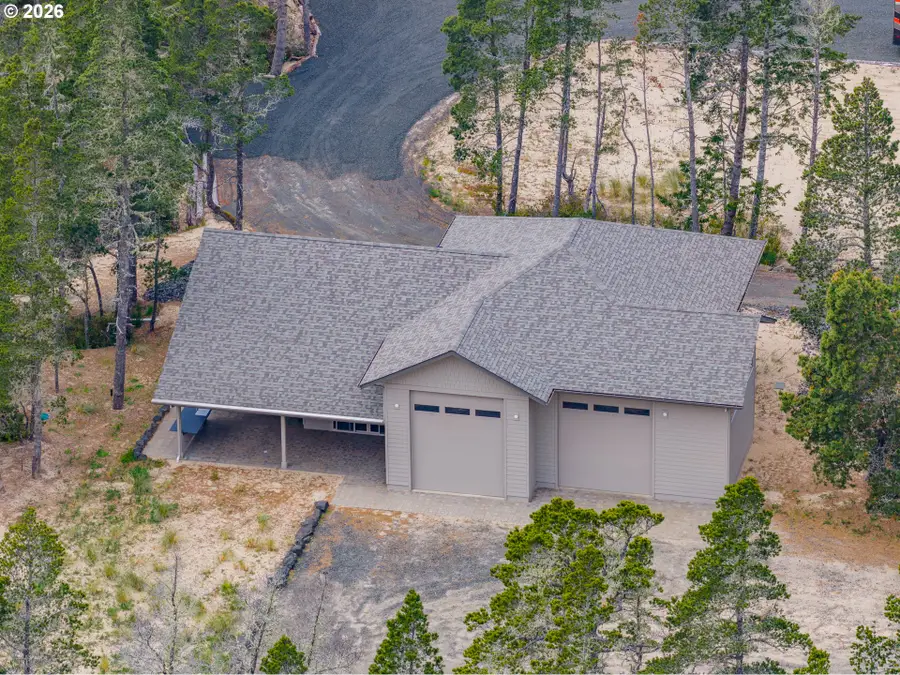 747 Pacific Dunes Dr, North Bend, OR 97459 - #3
