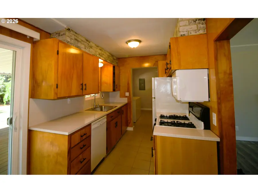 2049 SE 157th Ave, Portland, OR 97233 - #3