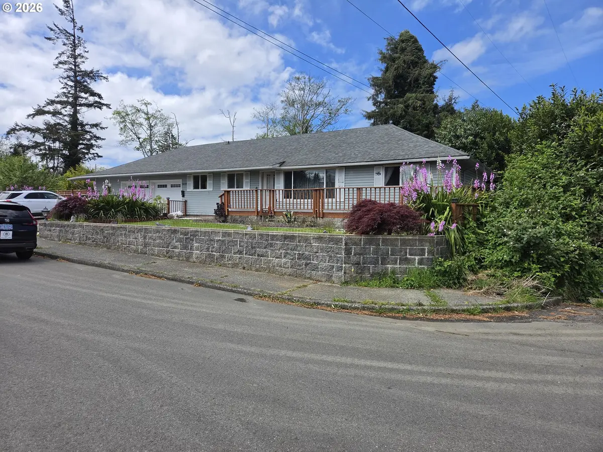 3330 Chester St, North Bend, OR 97459 - #1