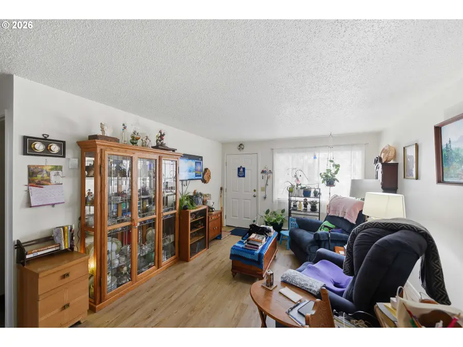 1035 W 11th St, Coquille, OR 97423 - #3