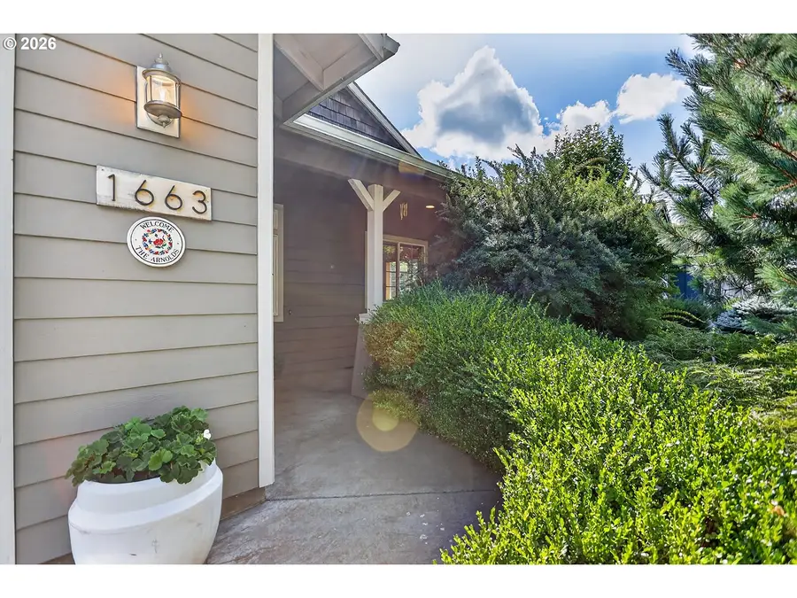 1663 5th St, Hood River, OR 97031 - #3