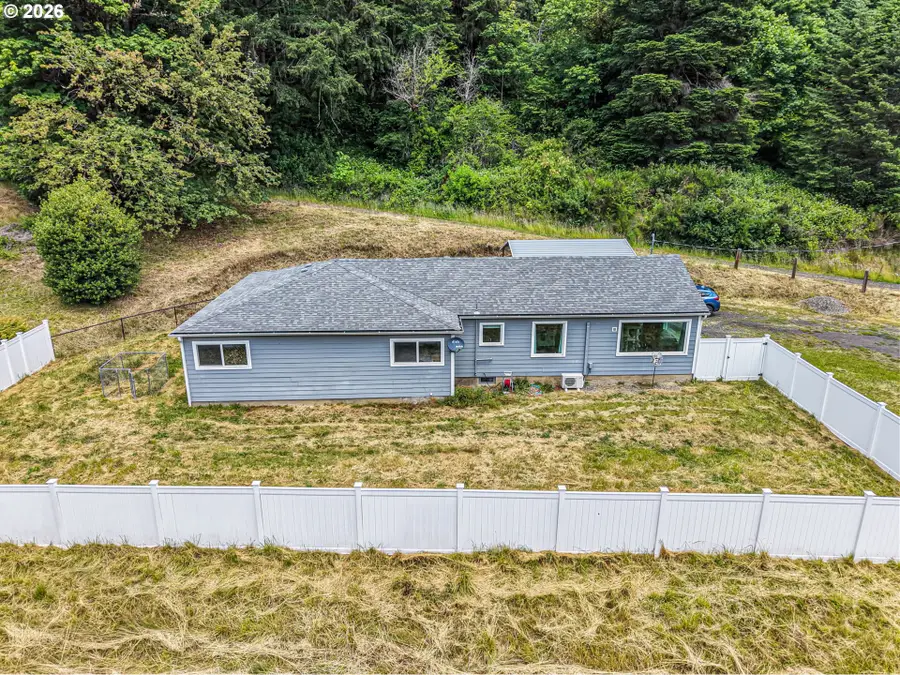 8935 State Highway 38, Drain, OR 97435 - #3