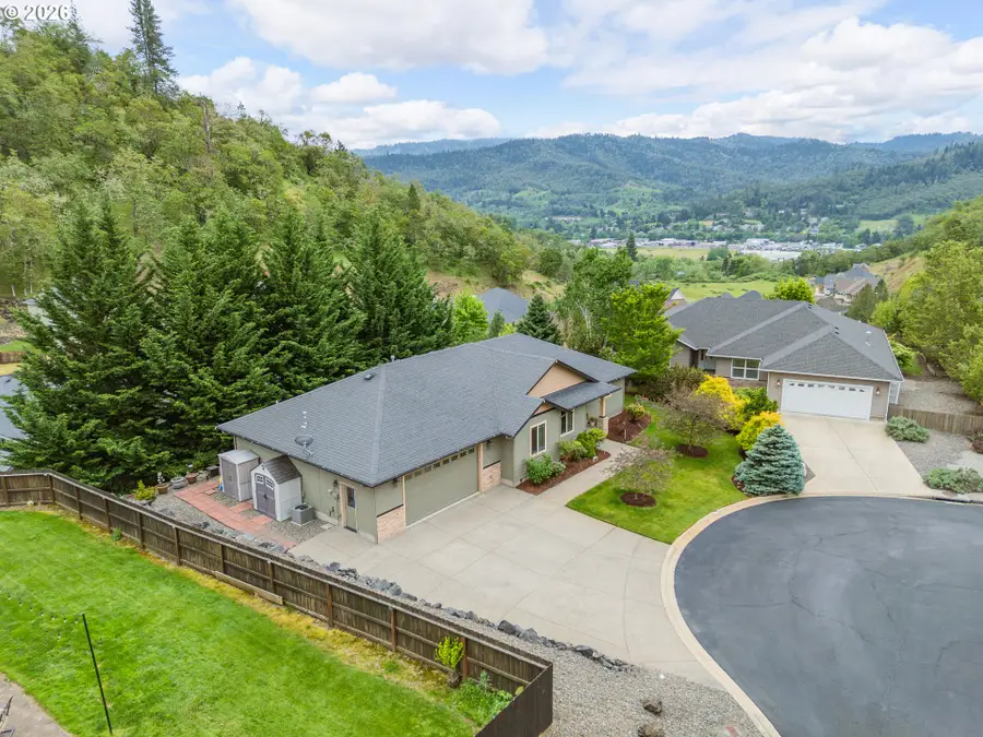 1695 NE Ruby Ct, Roseburg, OR 97470 - #2