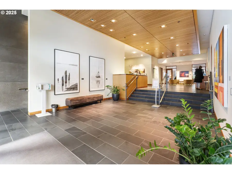 841 S Gaines St #1704, Portland, OR 97239 - Image #3