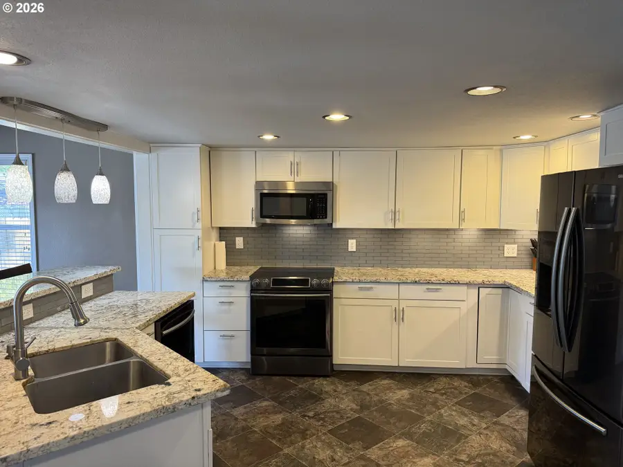 2419 Hickory Ave, Longview, WA 98632 - #2
