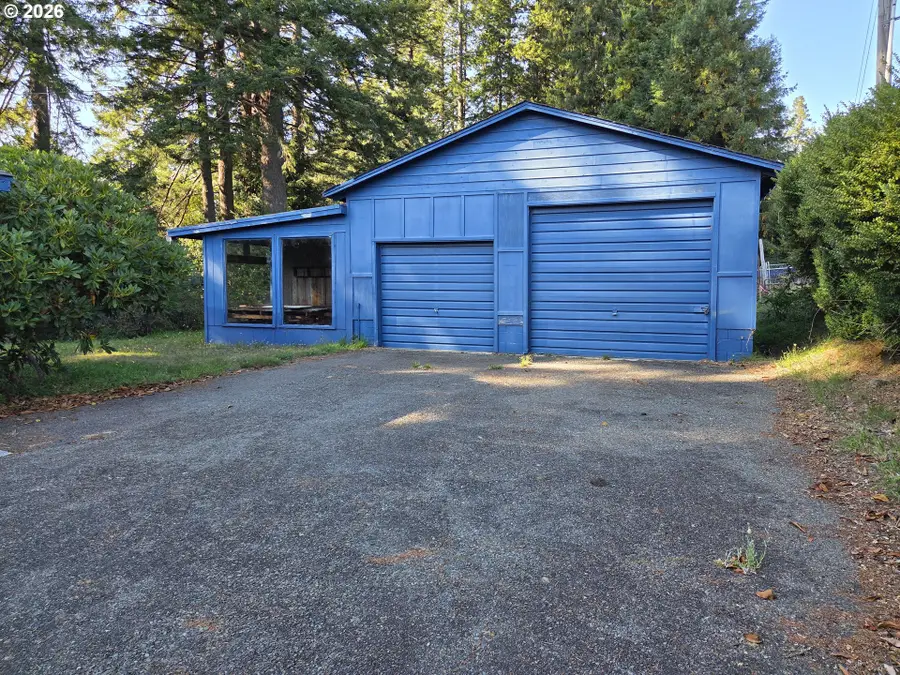 614 Hassett St, Brookings, OR 97415 - #2
