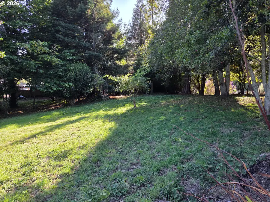 614 Hassett St, Brookings, OR 97415 - #3