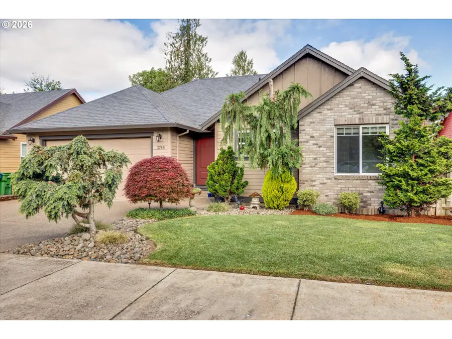 3769 10th St, Hubbard, OR 97032 - #2