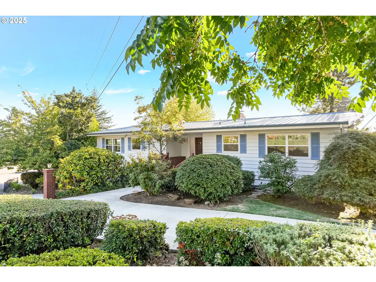 842 NW Kingwood Dr, Salem, OR 97304 - Image #1