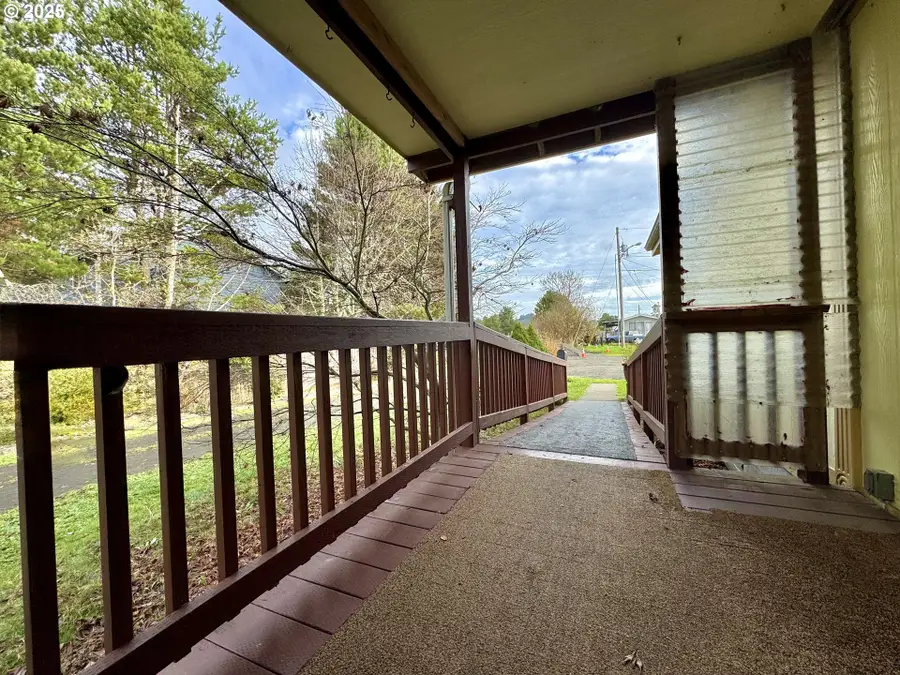 185 N 3rd St, Lakeside, OR 97449 - Image #3