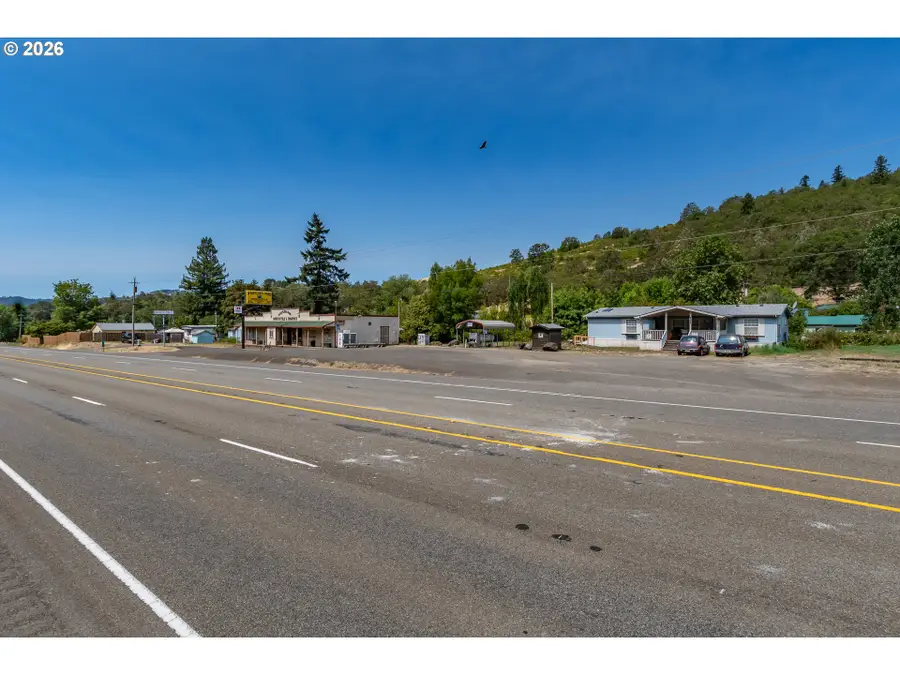 14190 N Umpqua Hwy, Roseburg, OR 97470 - #3