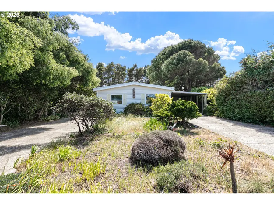 1600 Rhododendron Dr, Florence, OR 97439 - #2
