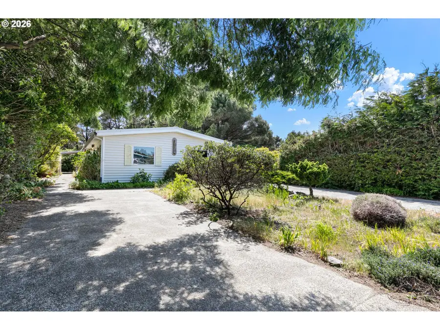 1600 Rhododendron Dr, Florence, OR 97439 - #3