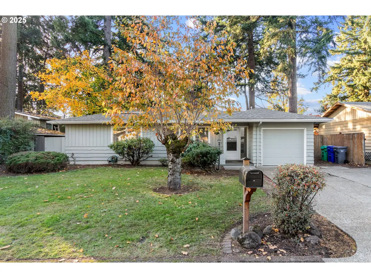 1929 SE 114th Pl, Portland, OR 97216 - Image #1