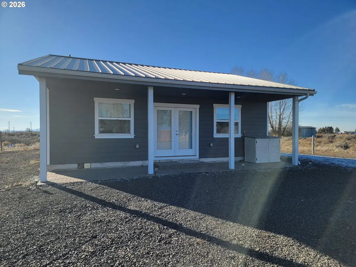 58098 N Maple Circle Rd, Silver Lake Fort Rock, OR 97641 - Image #1