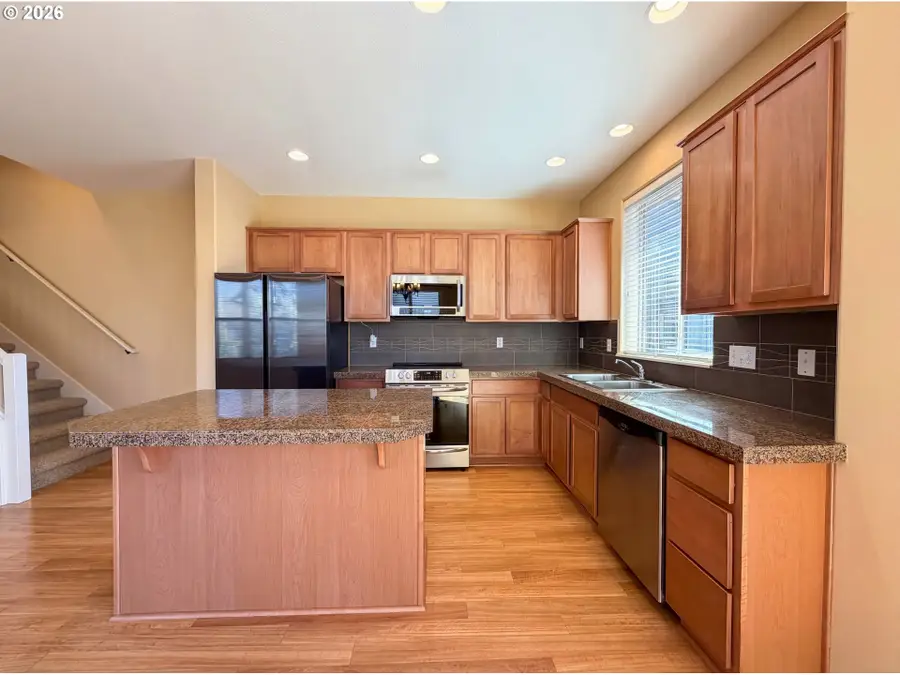 1402 NE Edgefield St, Hillsboro, OR 97124 - #2