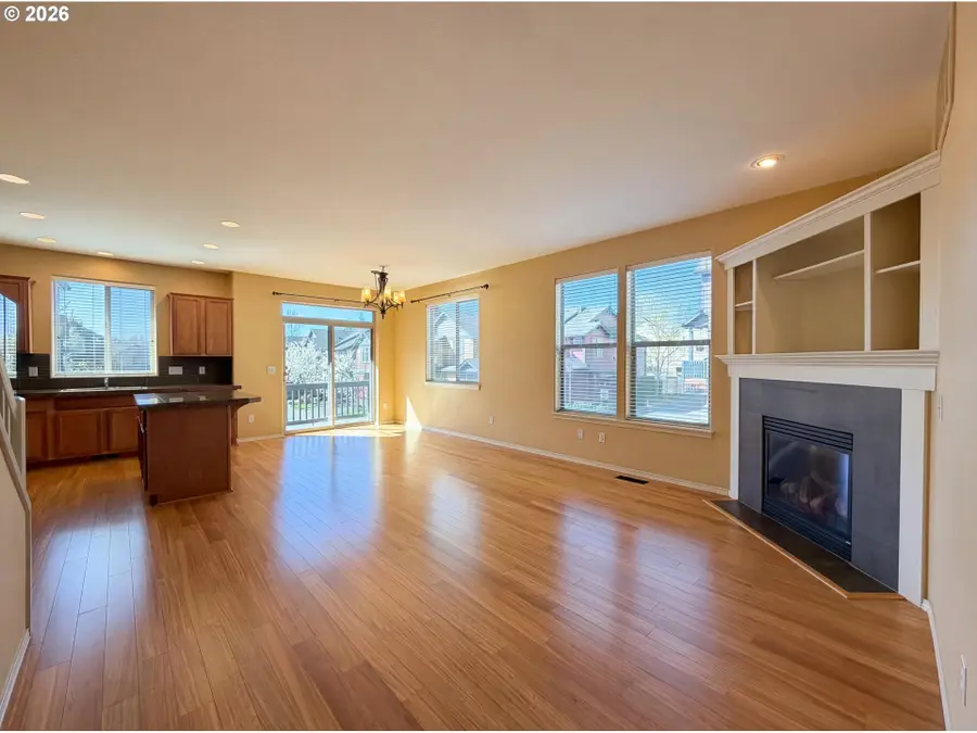 1402 NE Edgefield St, Hillsboro, OR 97124 - #3