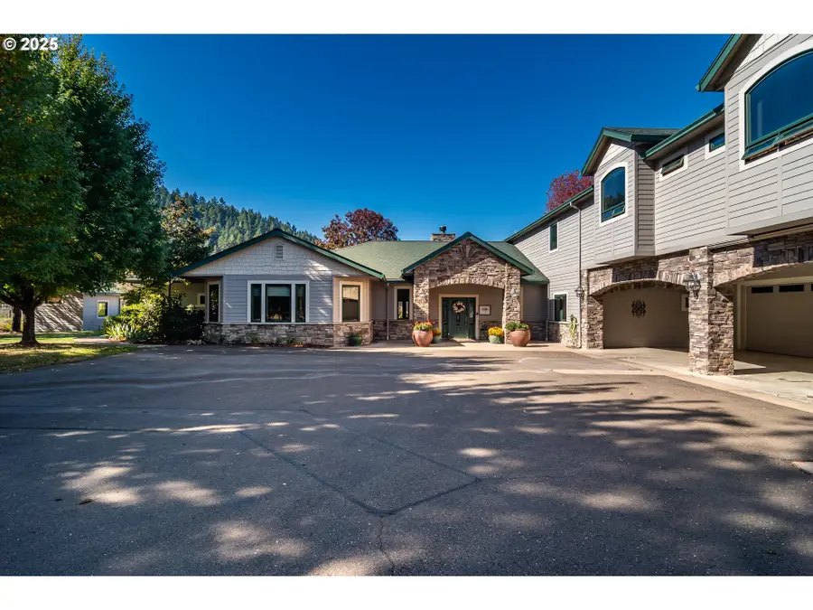 315 Evelyn St, Roseburg, OR 97471 - Image #3