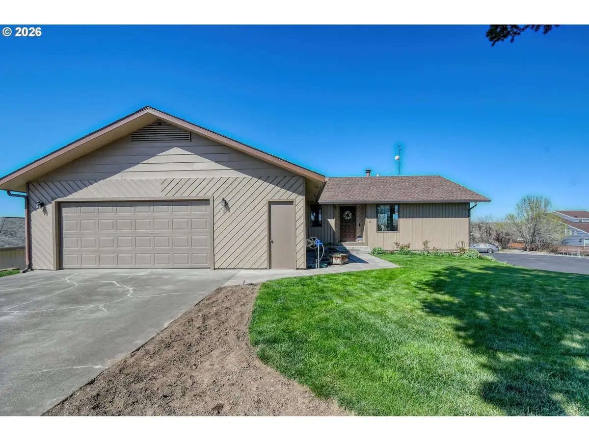 17 SE Kirk Ave, Pendleton, OR 97801 - #1