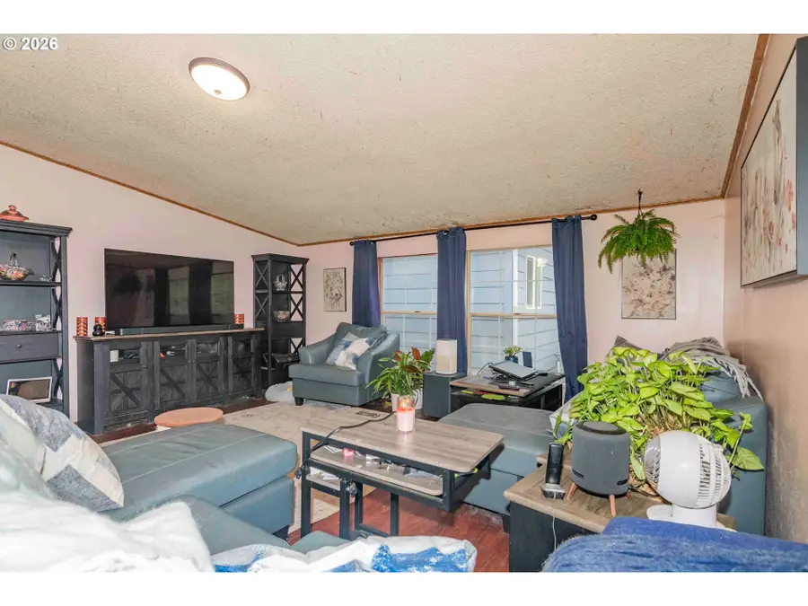 424 Aker Dr, Tri City, OR 97457 - Image #2