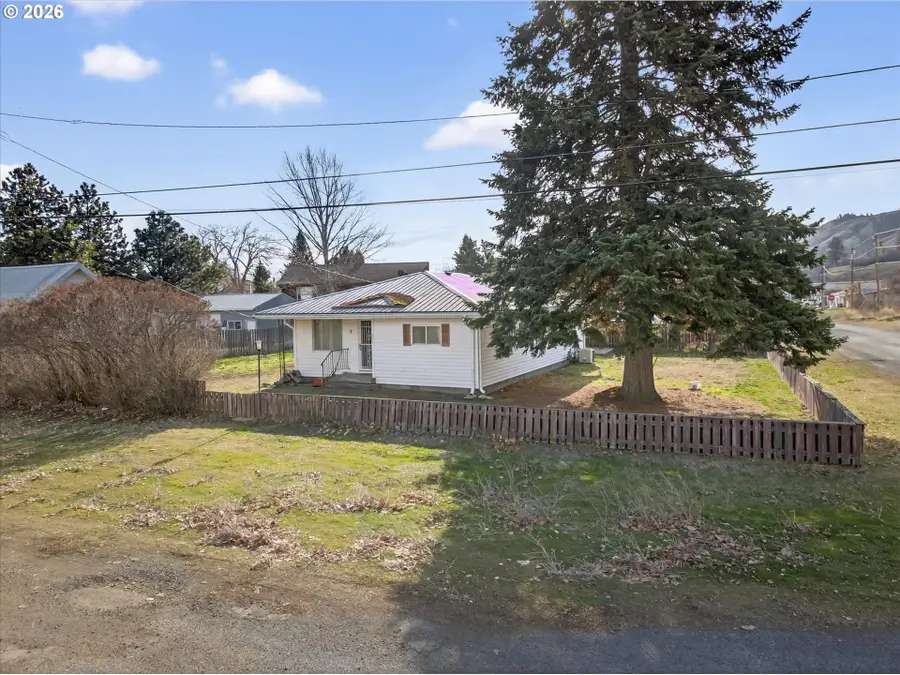 204 Lake Ave, La Grande, OR 97850 - #3