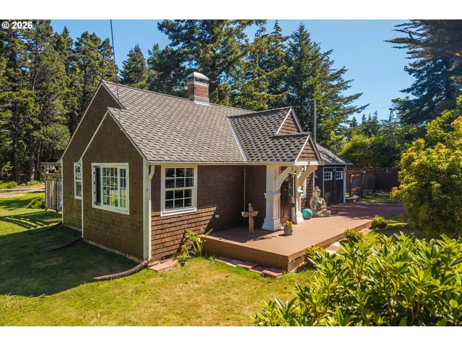 28 Hamlet St, Port Orford, OR 97465 - #3