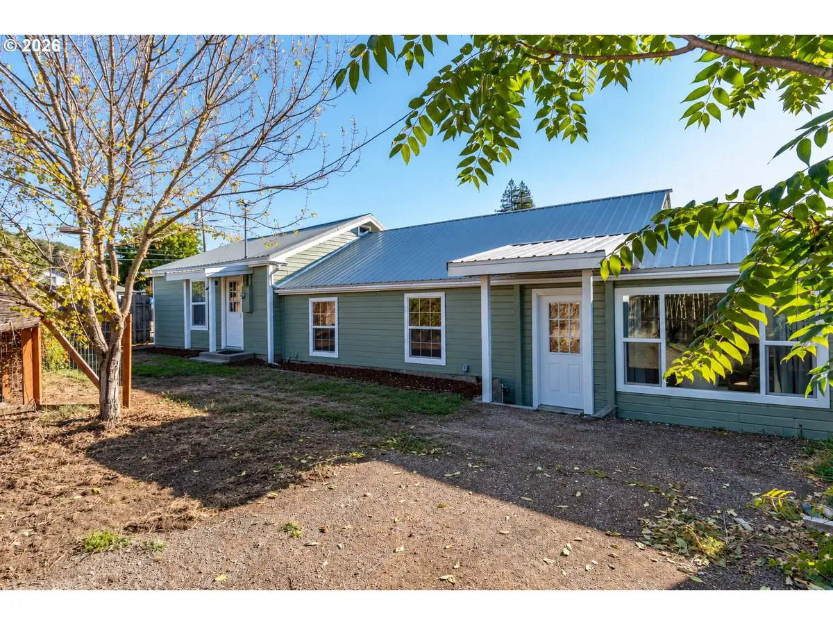 1618 SE Cobb St, Roseburg, OR 97470 - #1