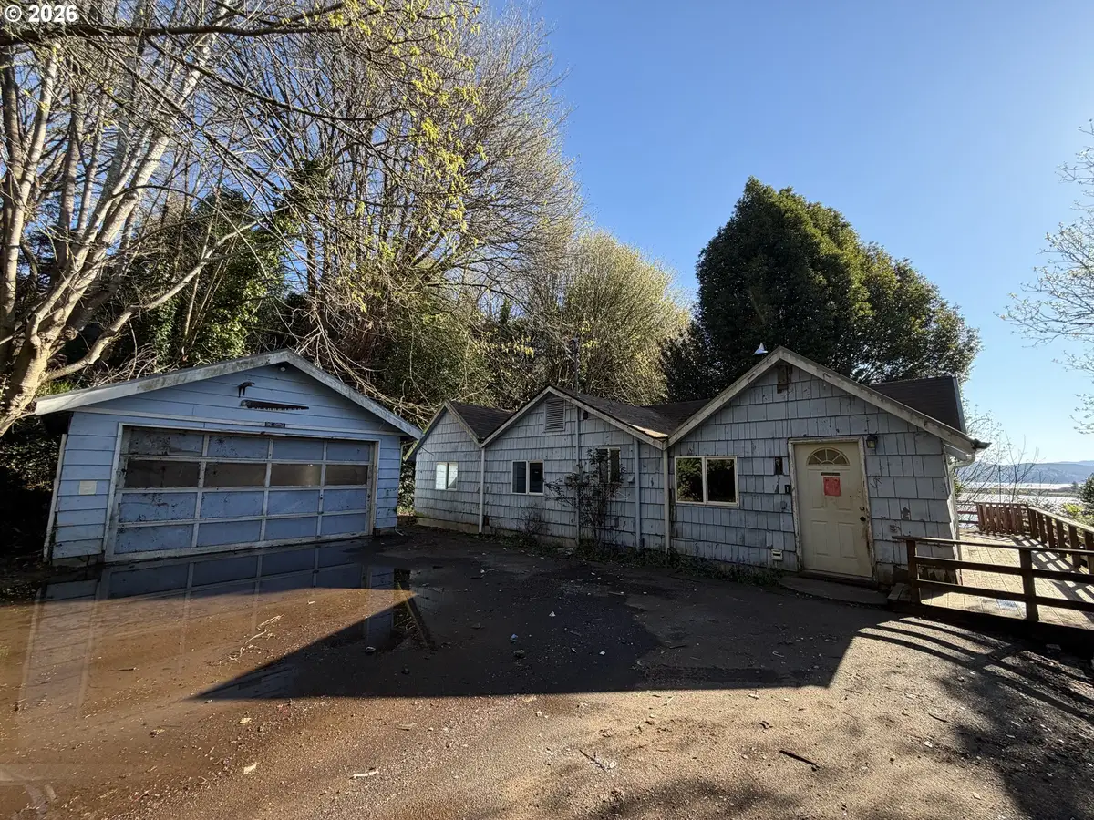 2435 N 10th St, Coos Bay, OR 97420 - #1