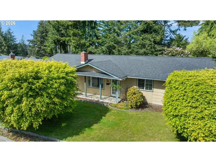 3864 Vista Dr, North Bend, OR 97459 - #3