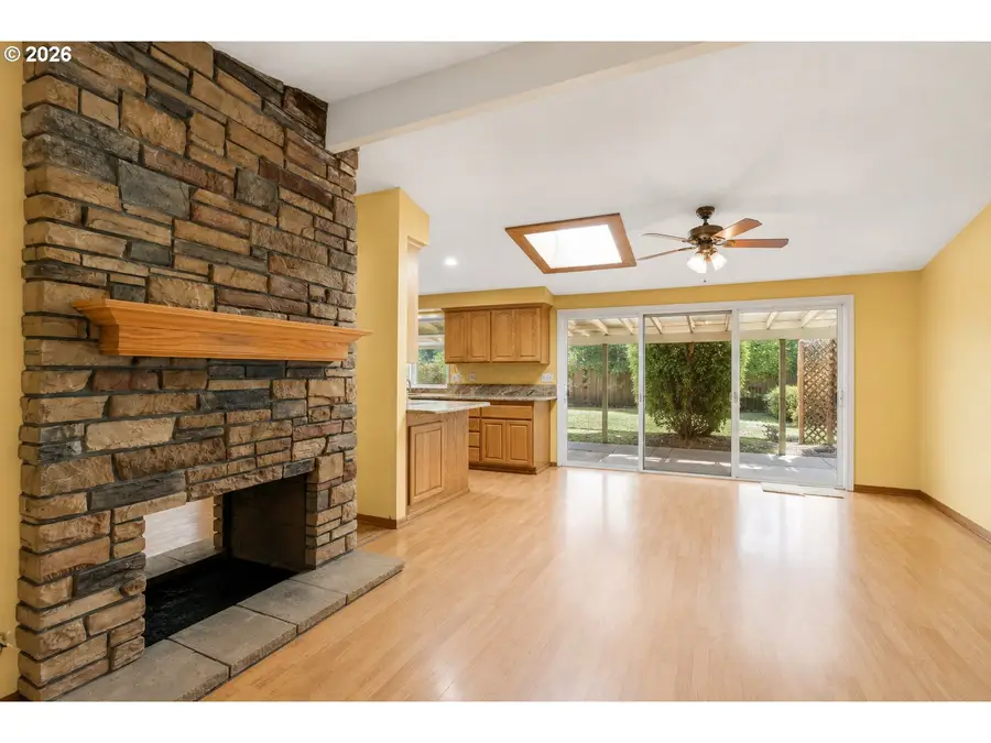 512 Cardinal Way, Springfield, OR 97477 - #3