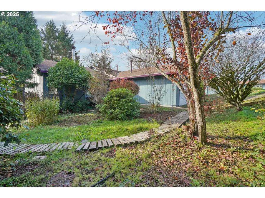 17511 SE Scrutton Ln, Milwaukie, OR 97267 - Image #2
