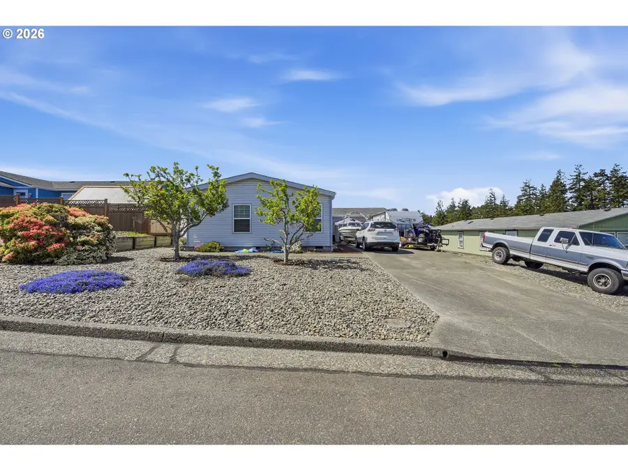 1830 Arthur St, North Bend, OR 97459 - #3