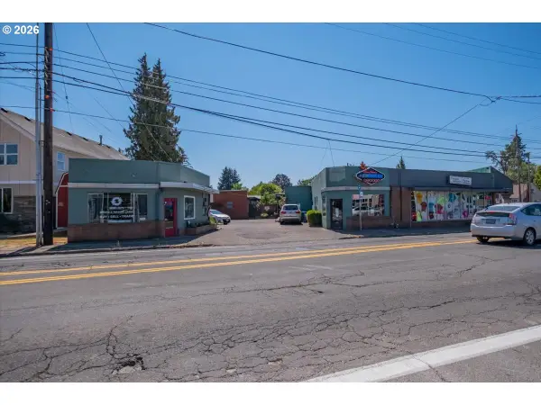 1742 Center St, Salem, OR 97301