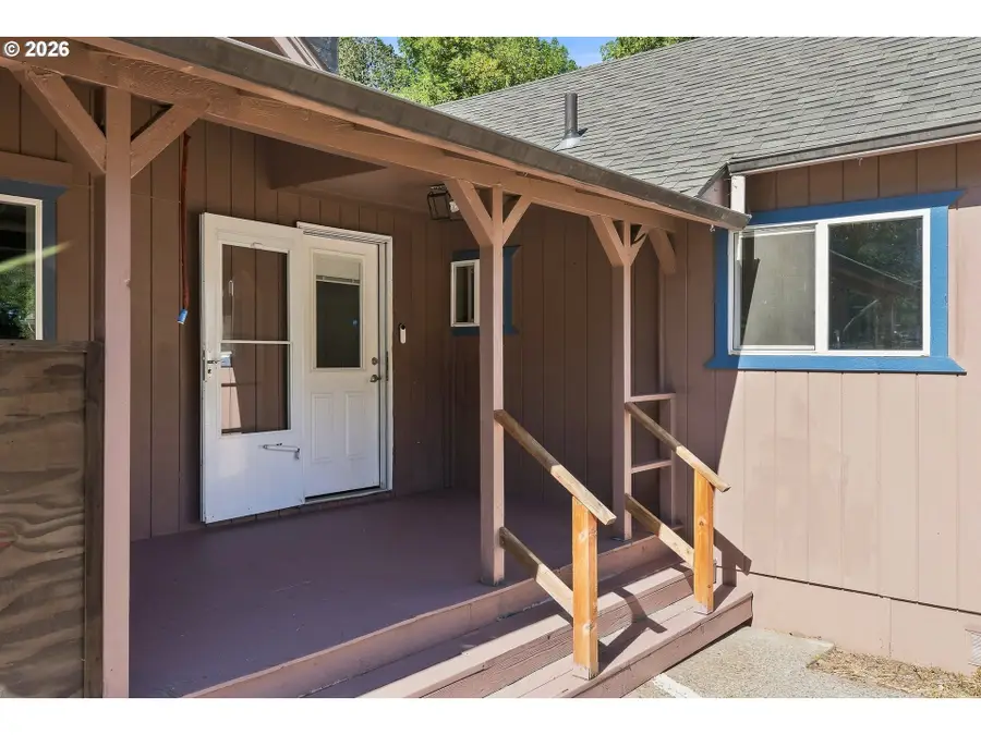 38497 Wendling Rd, Marcola, OR 97454 - #3