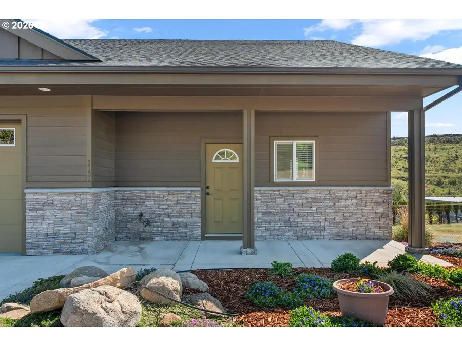 1151 W Pine St, Chenoweth, OR 97058 - #3