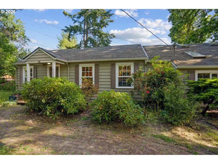 2266 SE Torbank Rd, Milwaukie, OR 97222 - #3