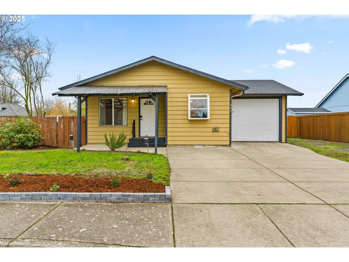 955 Territorial St, Harrisburg, OR 97446 - Image #1