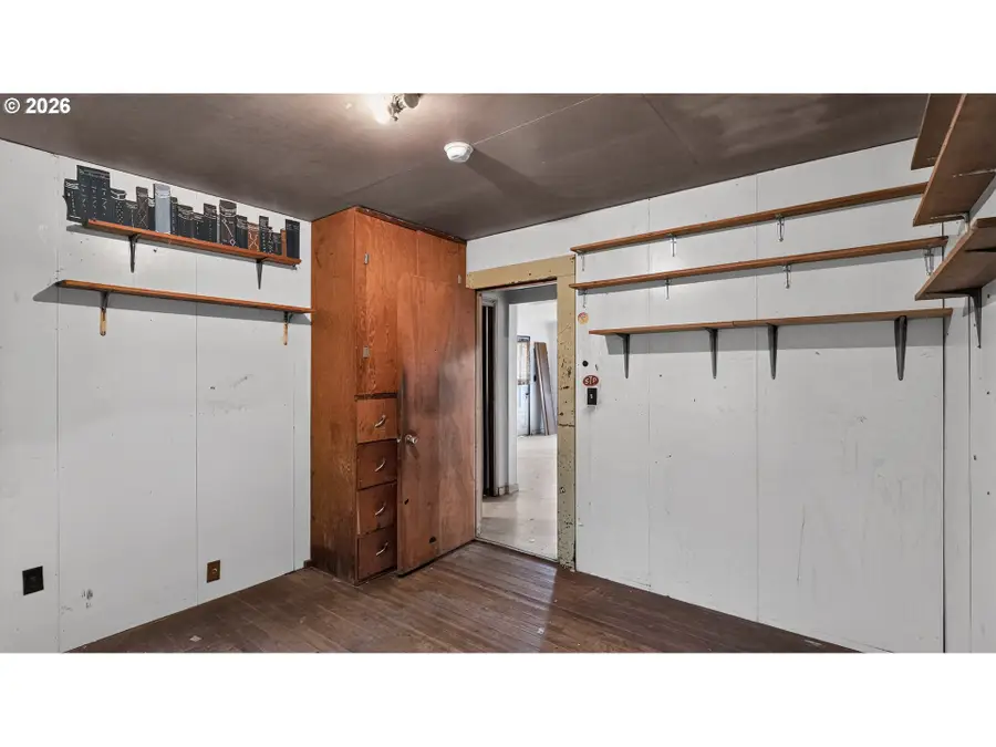 42 E St, Lebanon, OR 97355 - #3