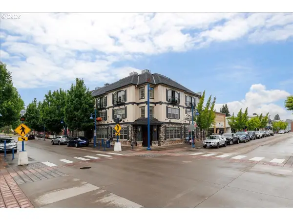 22582 SW Main St #303, Sherwood, OR 97140