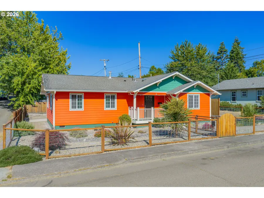 869 N Collier St, Coquille, OR 97423 - #2