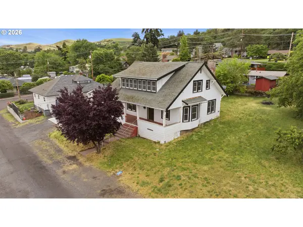 826 E 15th St, TheDalles, OR 97058