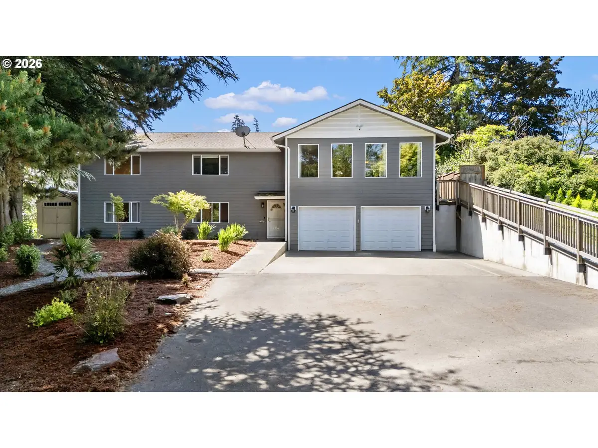 115 Spring Hill Dr, Longview, WA 98632 - #1