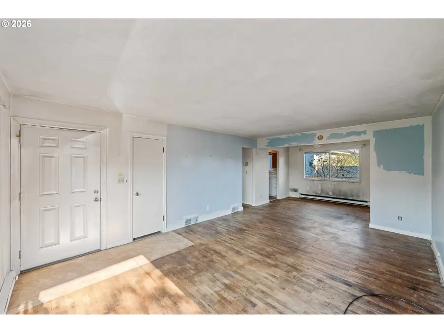 1015 Franklin Ave, Bandon, OR 97411 - Image #2