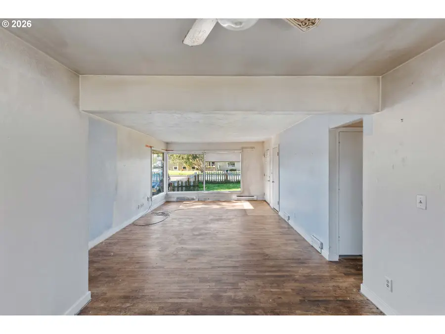1015 Franklin Ave, Bandon, OR 97411 - Image #3