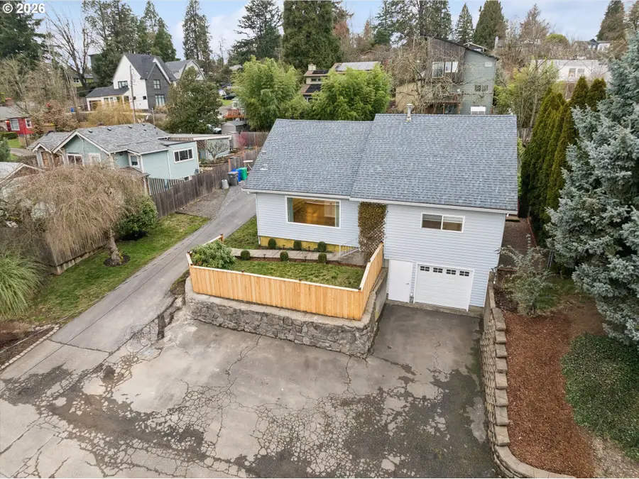 1831 SW Evans St, Portland, OR 97219 - #2