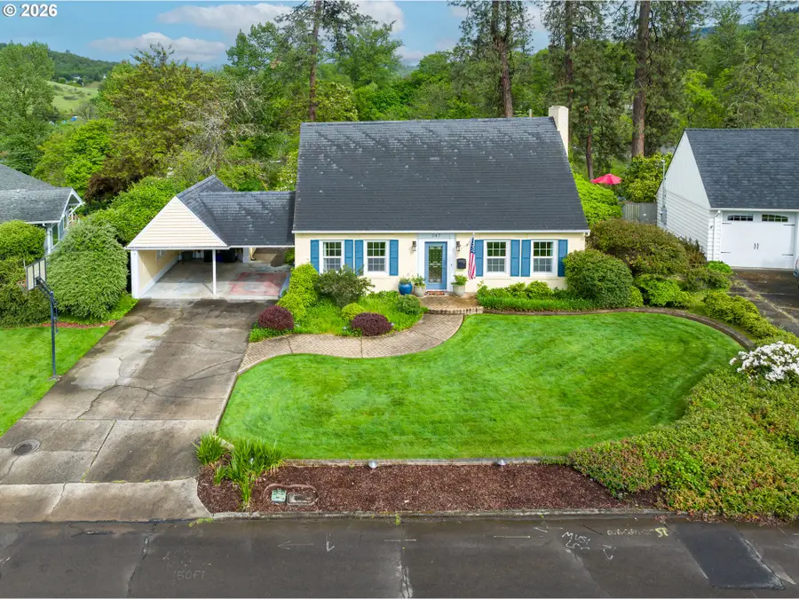 347 W Riverside Dr, Roseburg, OR 97470 - #2