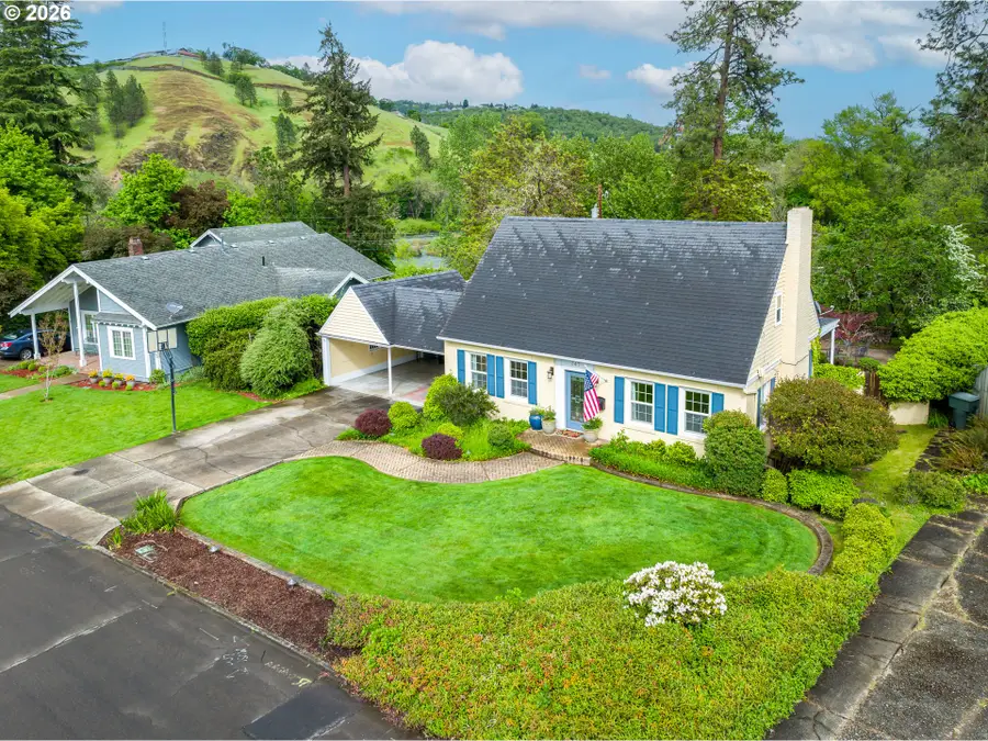 347 W Riverside Dr, Roseburg, OR 97470 - #3