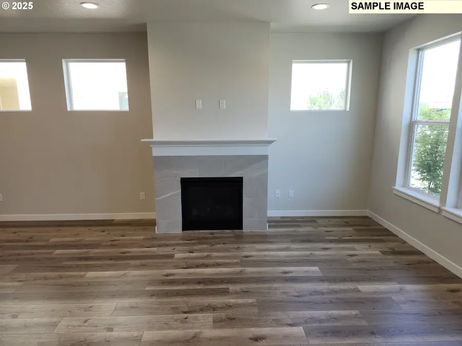 712 Magnolia Ave, Woodburn, OR 97071 - #3