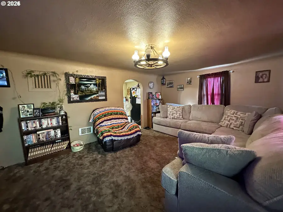 467 17th St, Springfield, OR 97477 - #3
